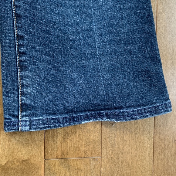 Low Waisted Flared Vintage Jeans - Picture 2 of 6